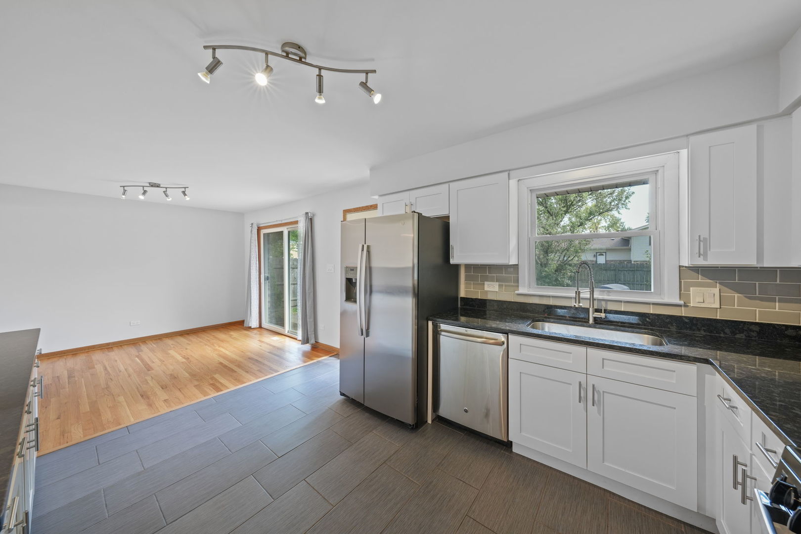 property viewer photo 10