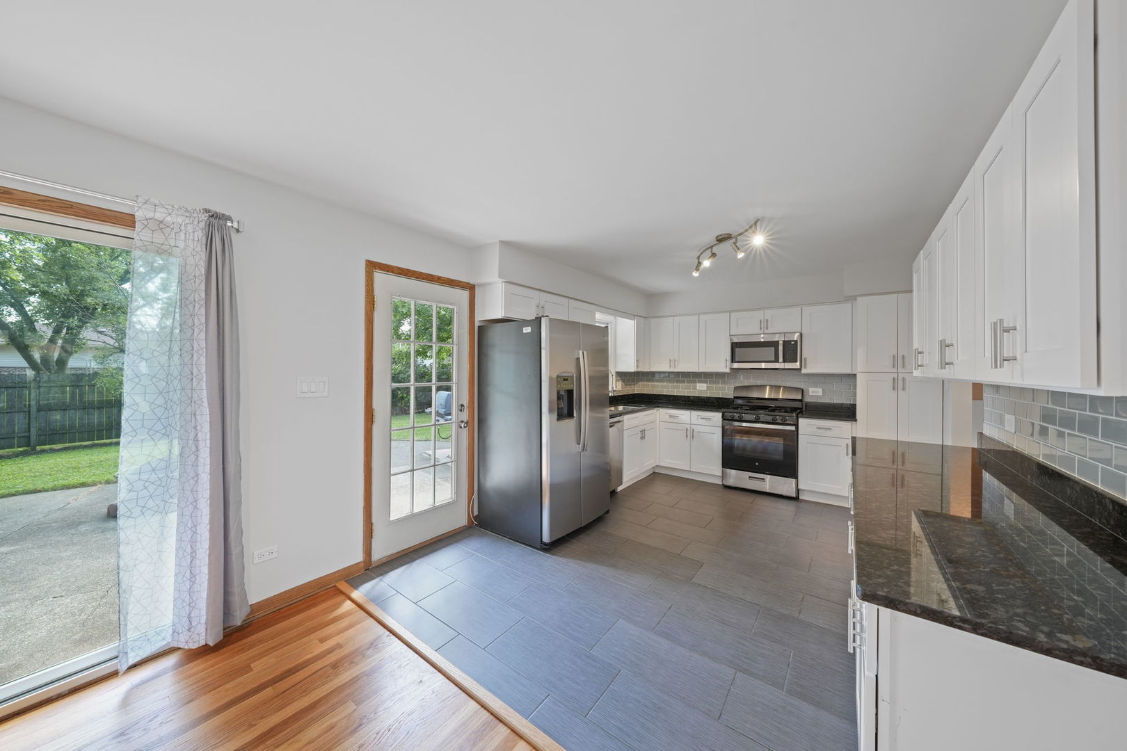 property viewer photo 7