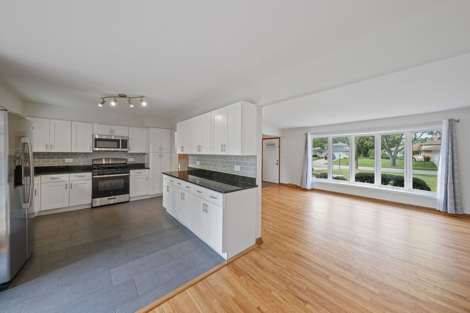 property viewer photo 9