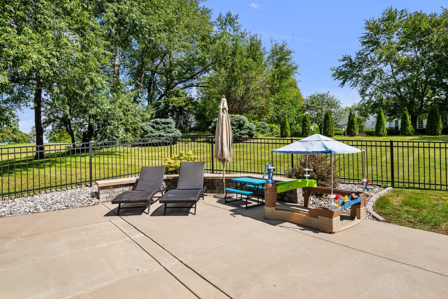 main property photo 13