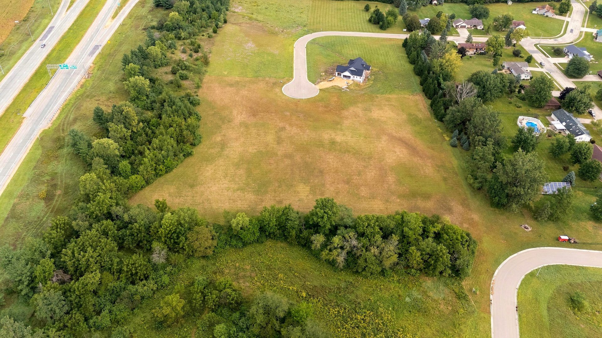 main property photo 6