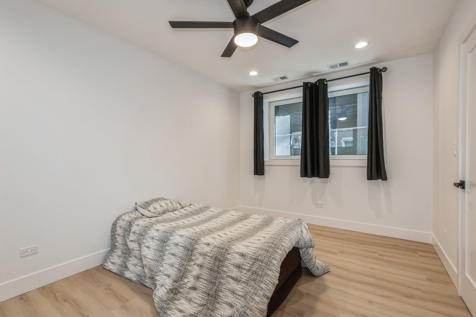 property viewer photo 20