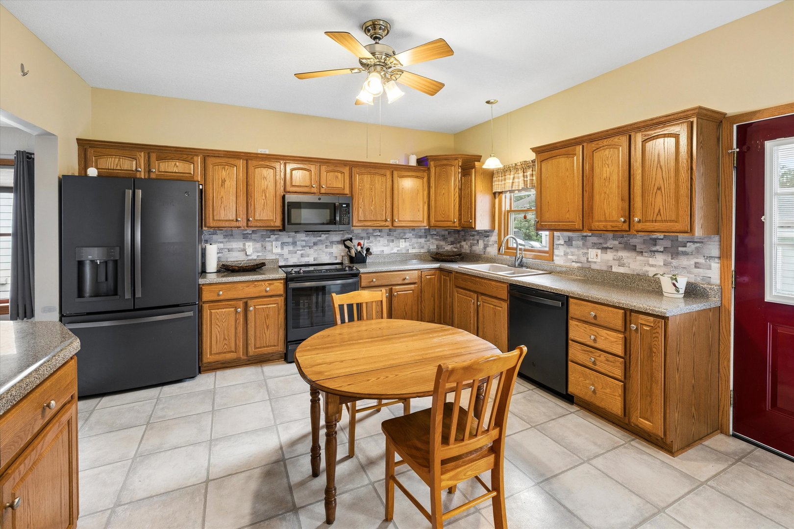 main property photo 17