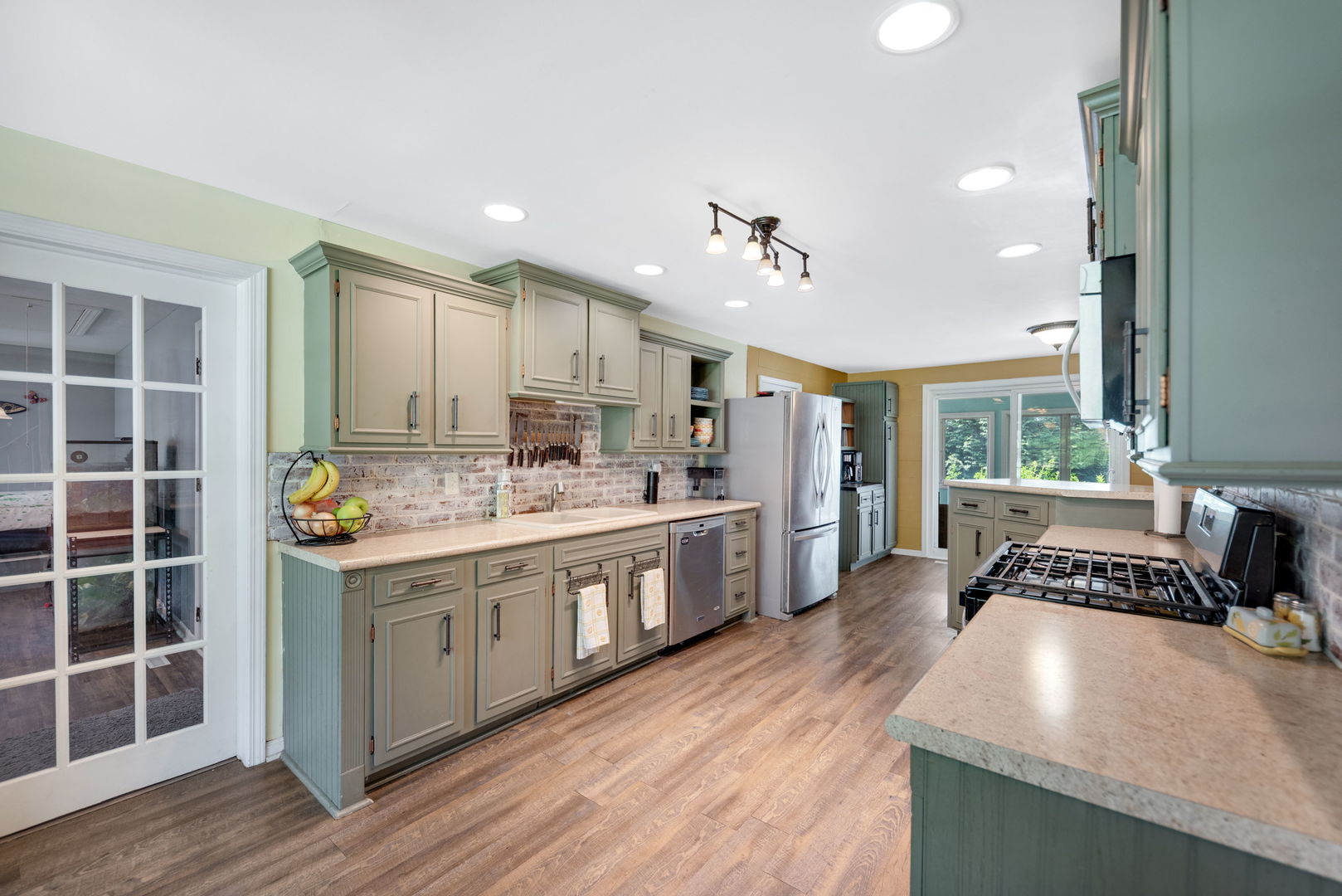 main property photo 10