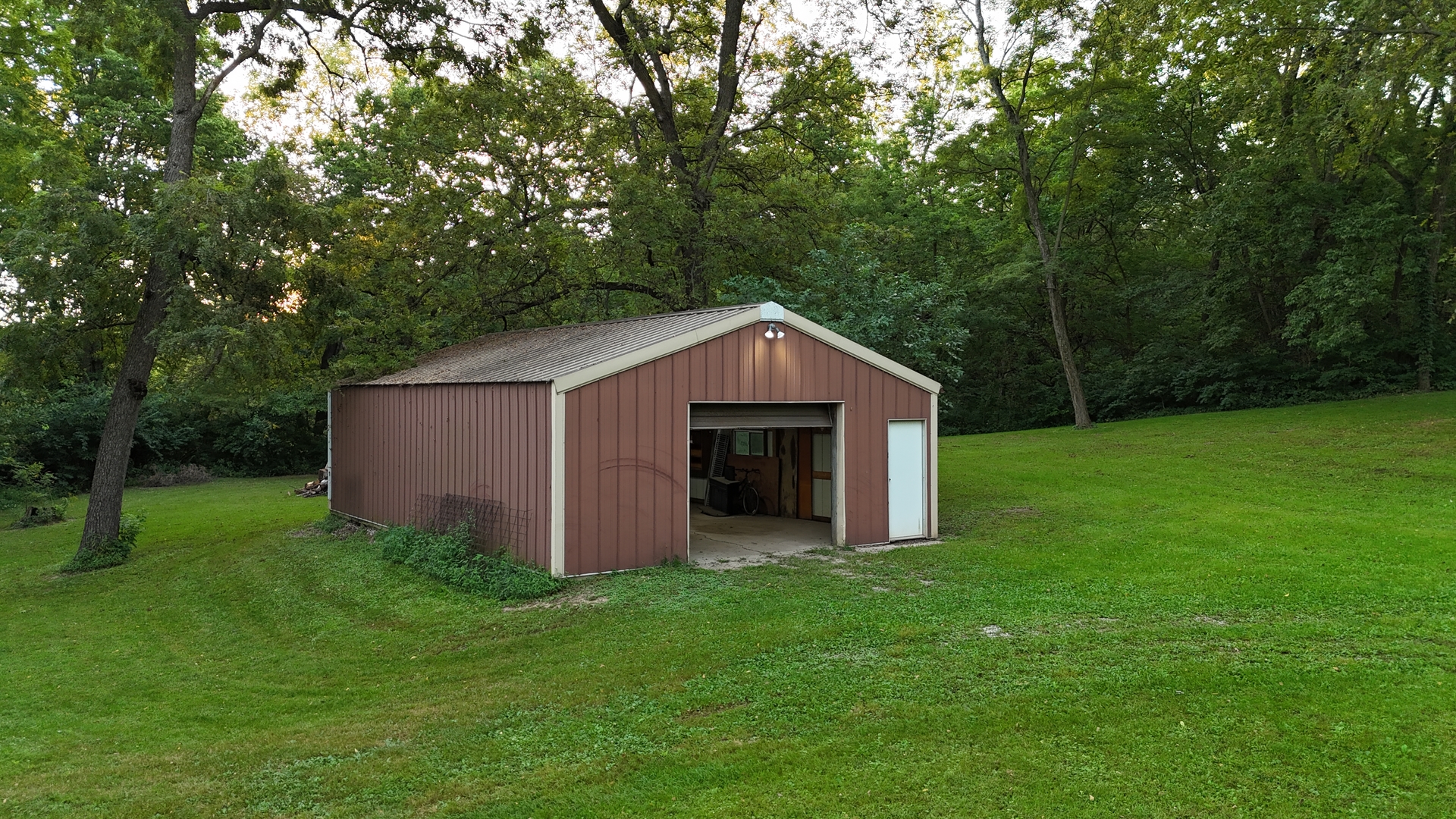 main property photo 28