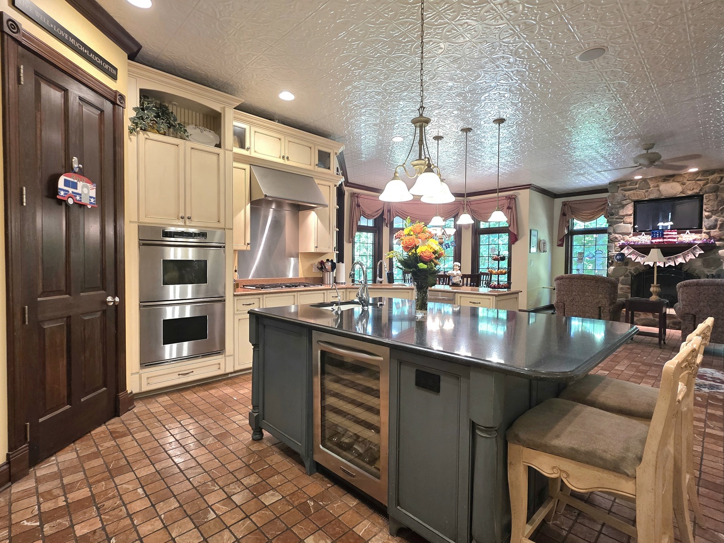 main property photo 4