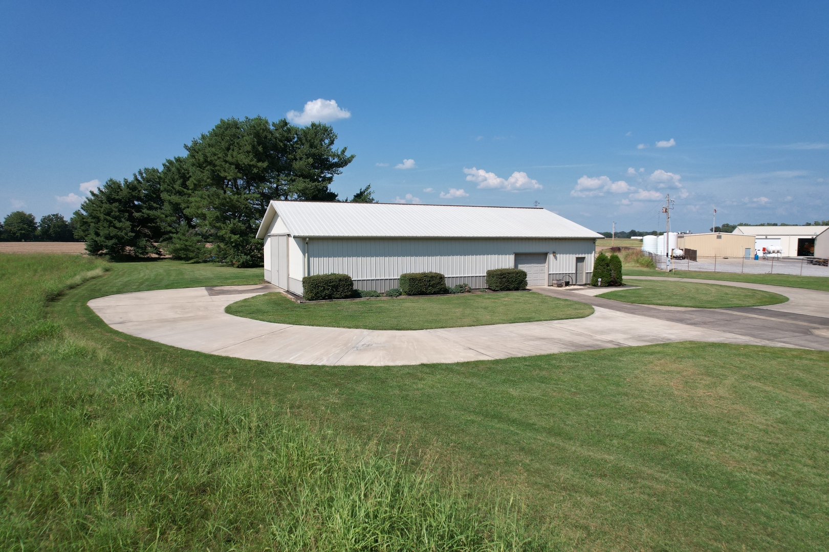 main property photo 40