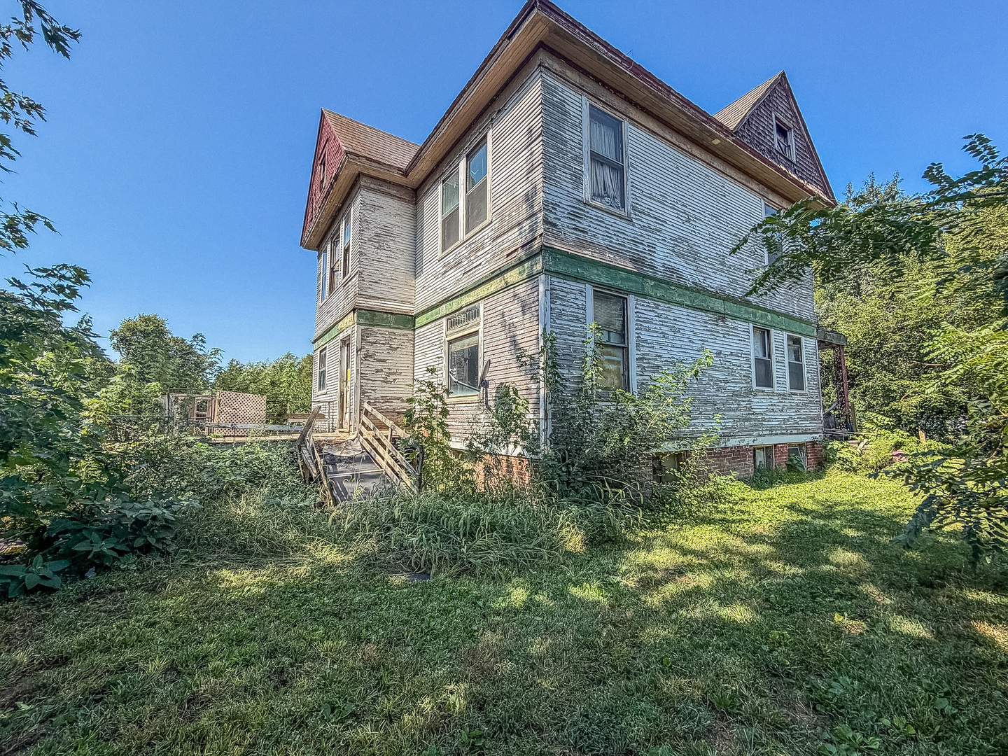 main property photo 32