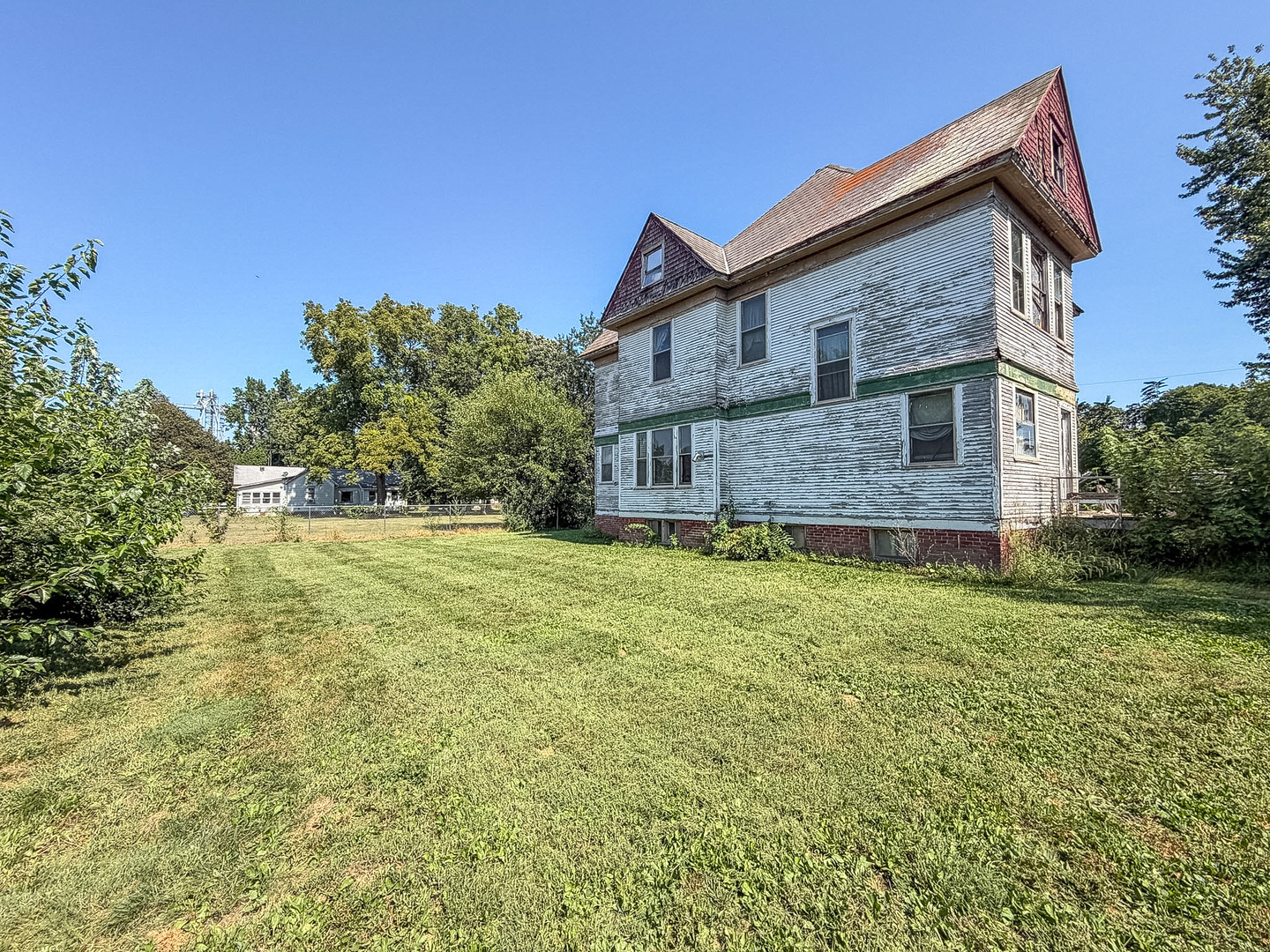 main property photo 36