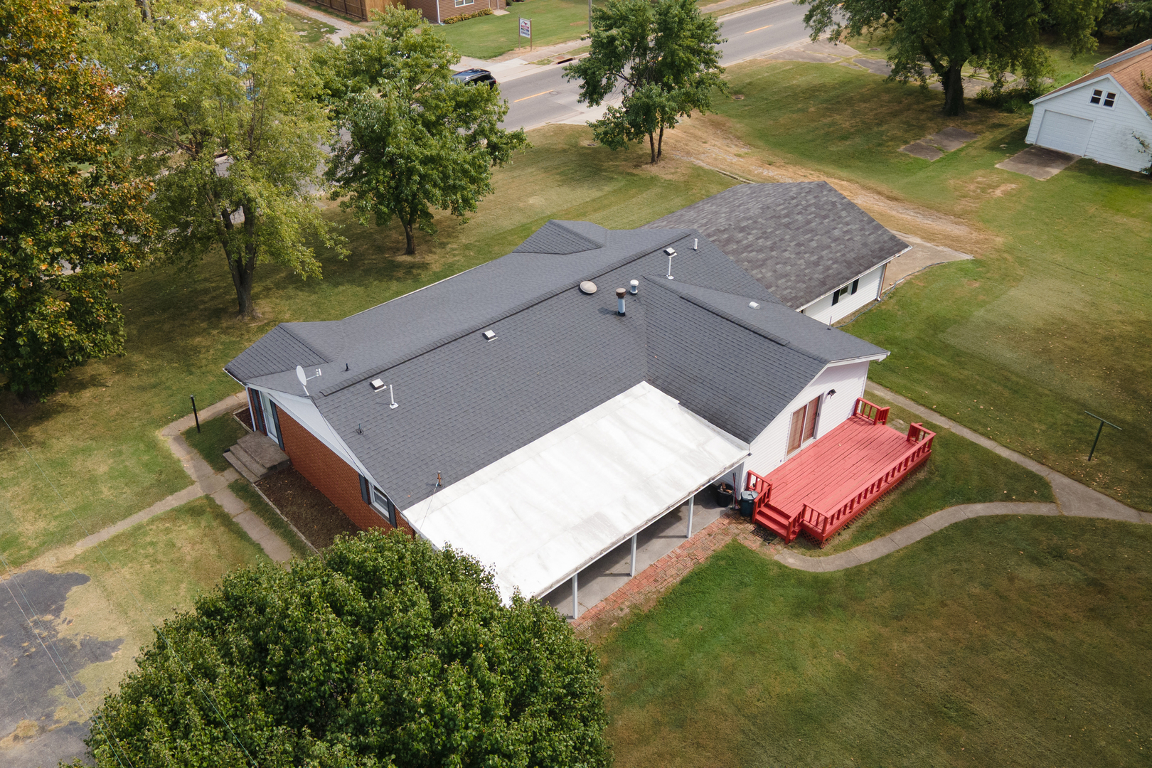 main property photo 32