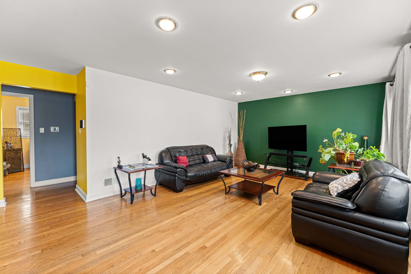 main property photo 7