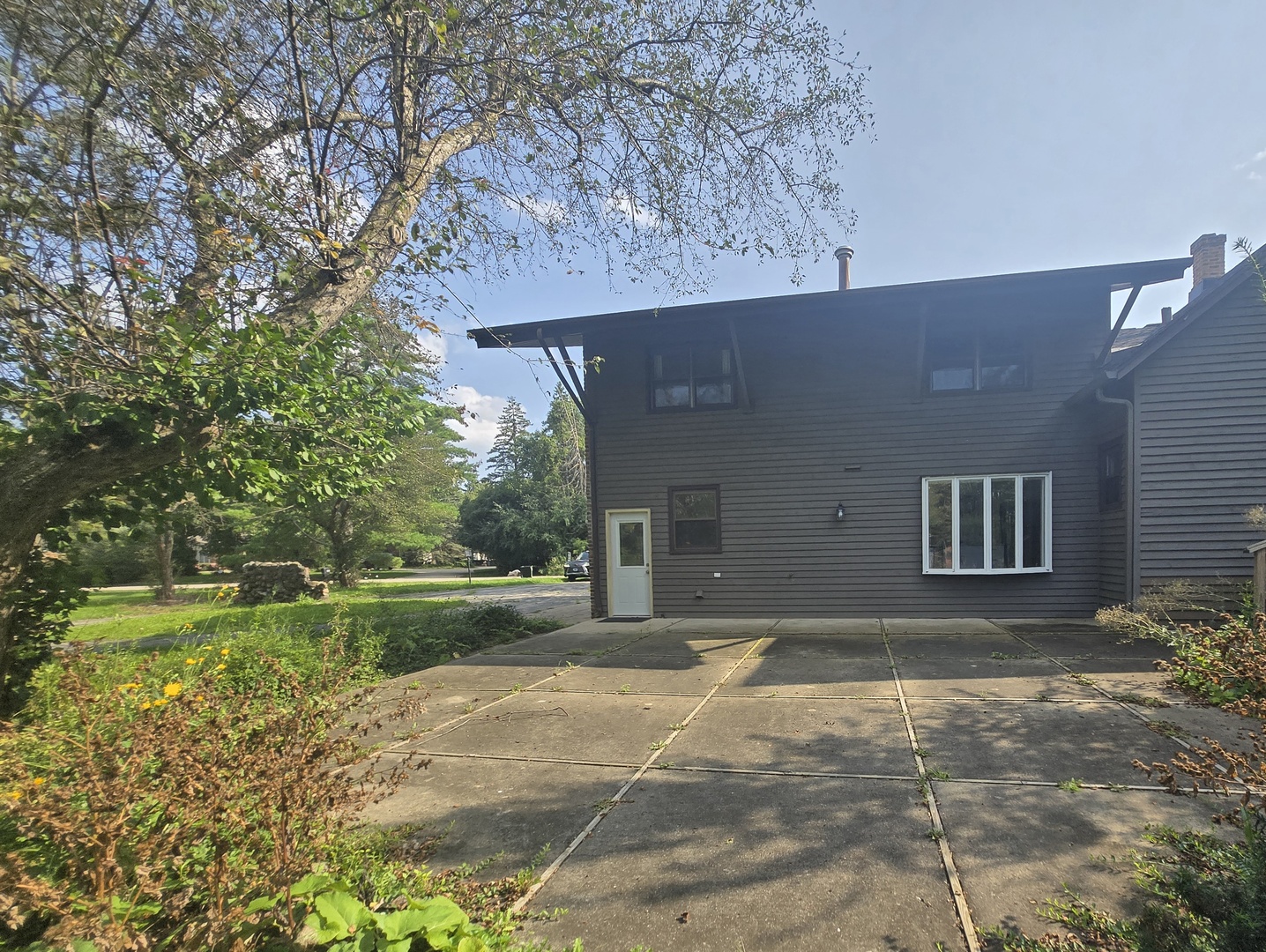 main property photo 28