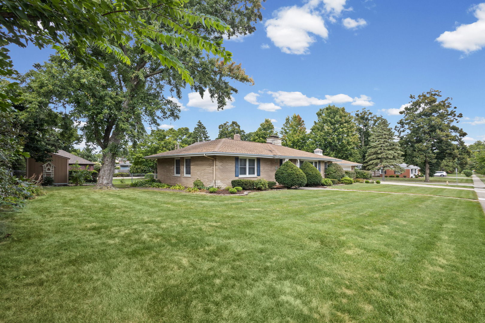 main property photo 37