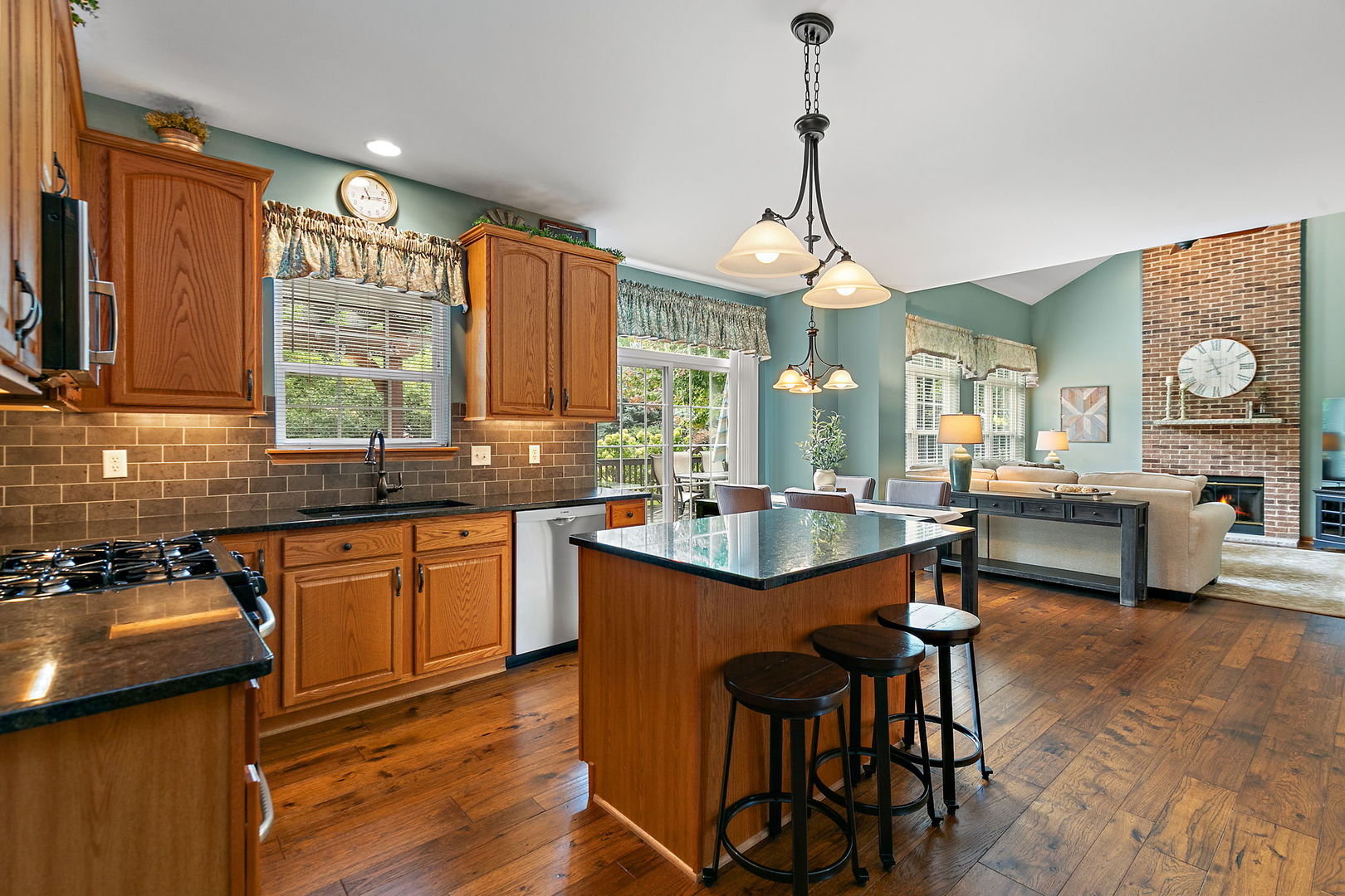main property photo 7