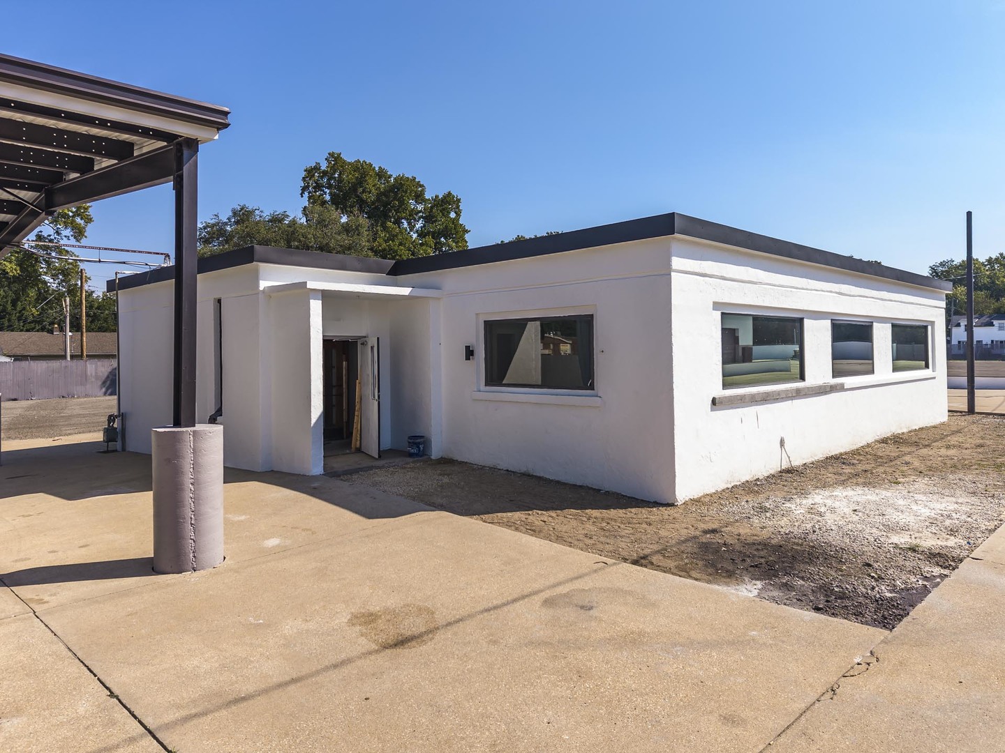 main property photo 37