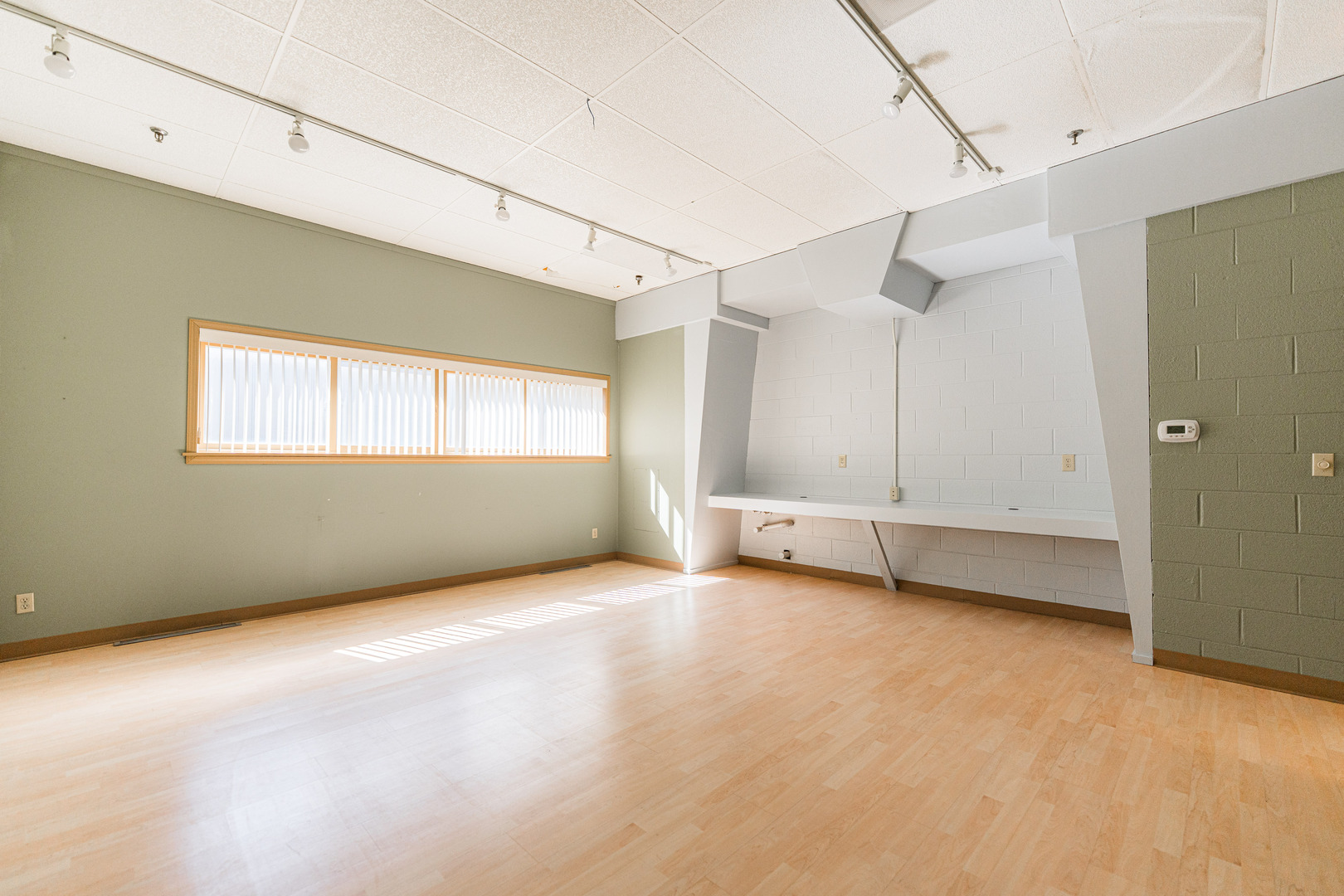 main property photo 28