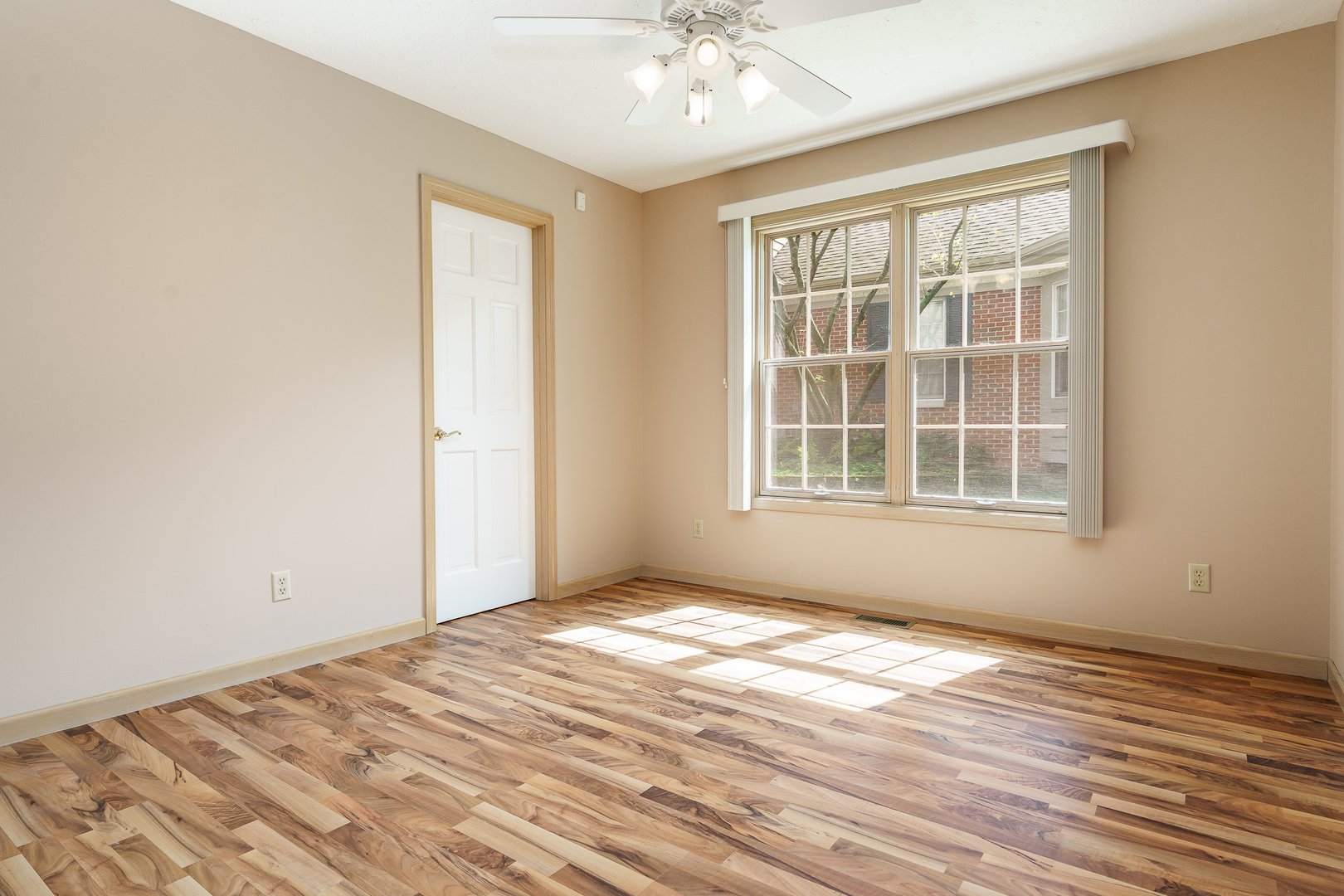 property viewer photo 20