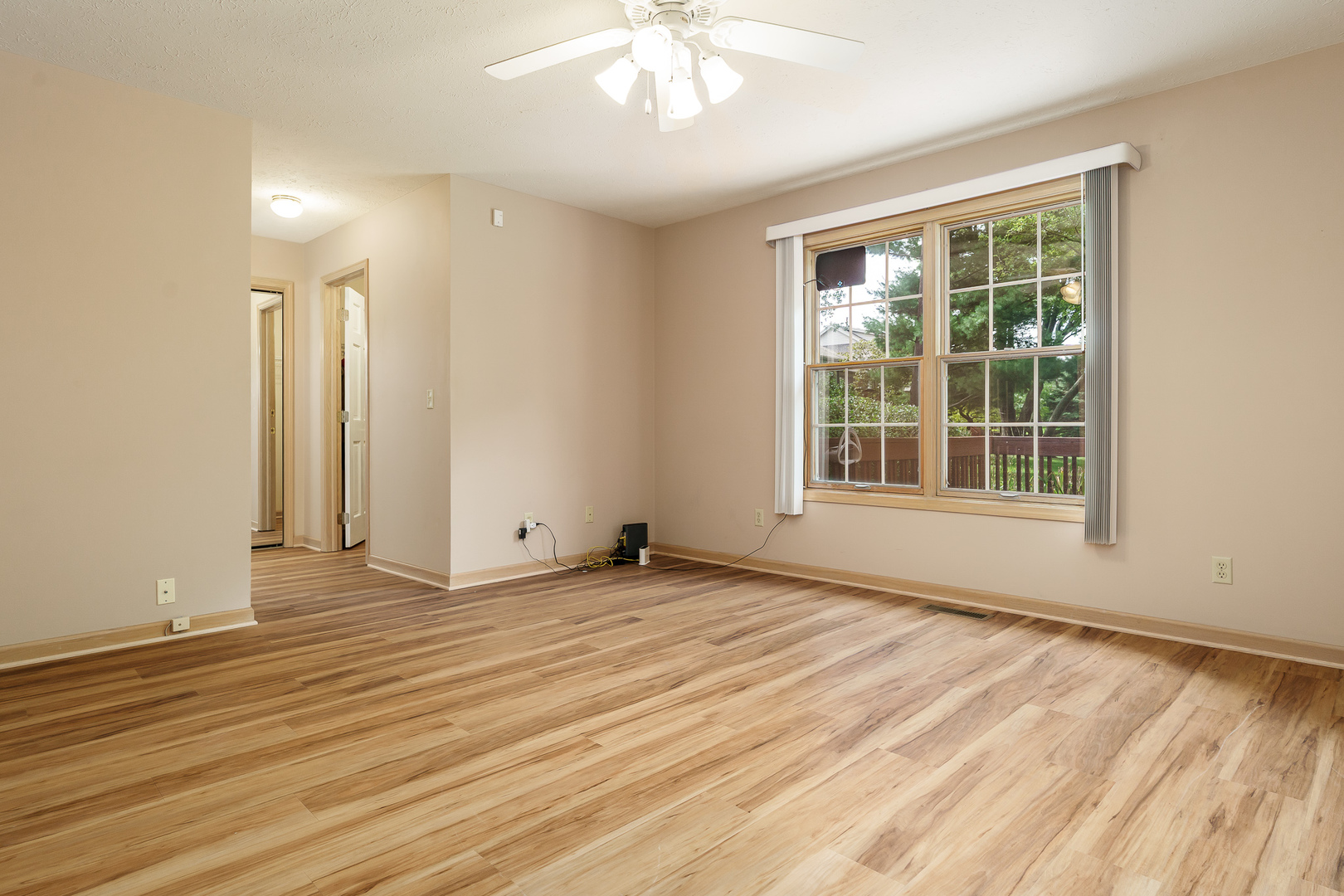property viewer photo 26