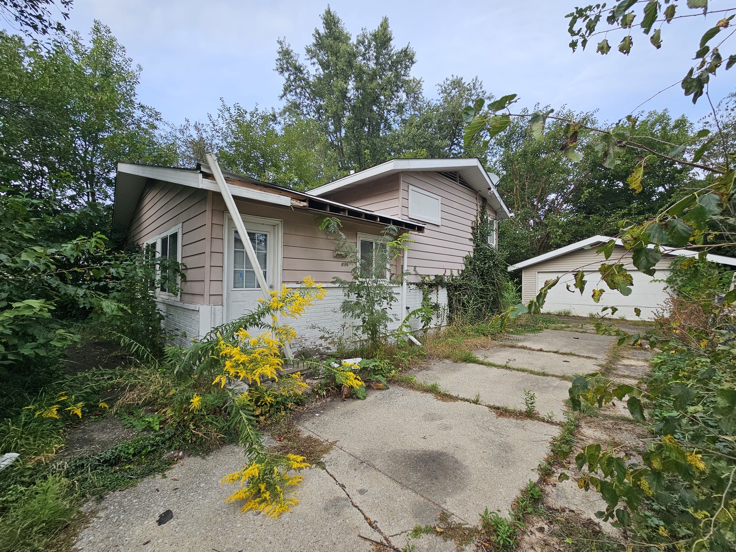 main property photo 10