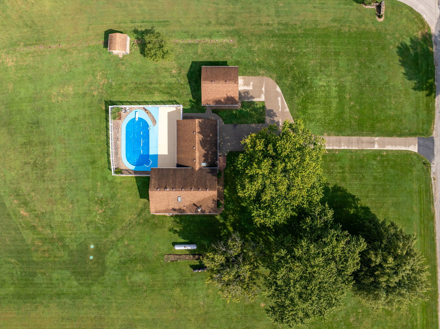 main property photo 36