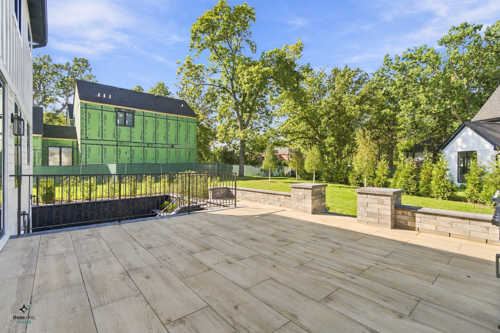 main property photo 40