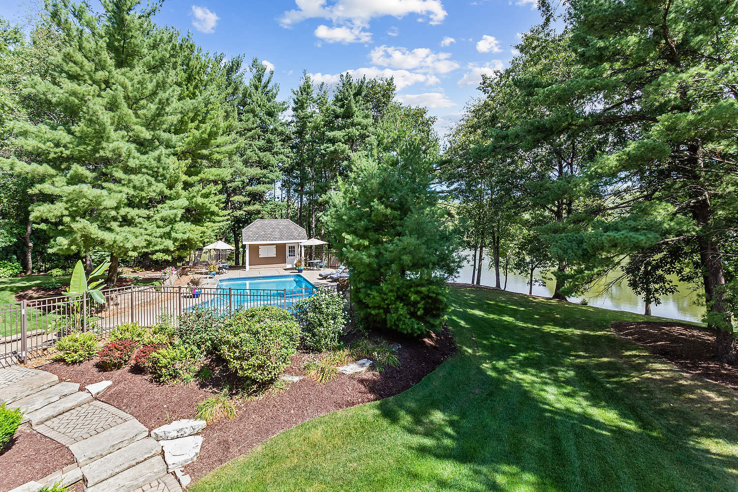 main property photo 16