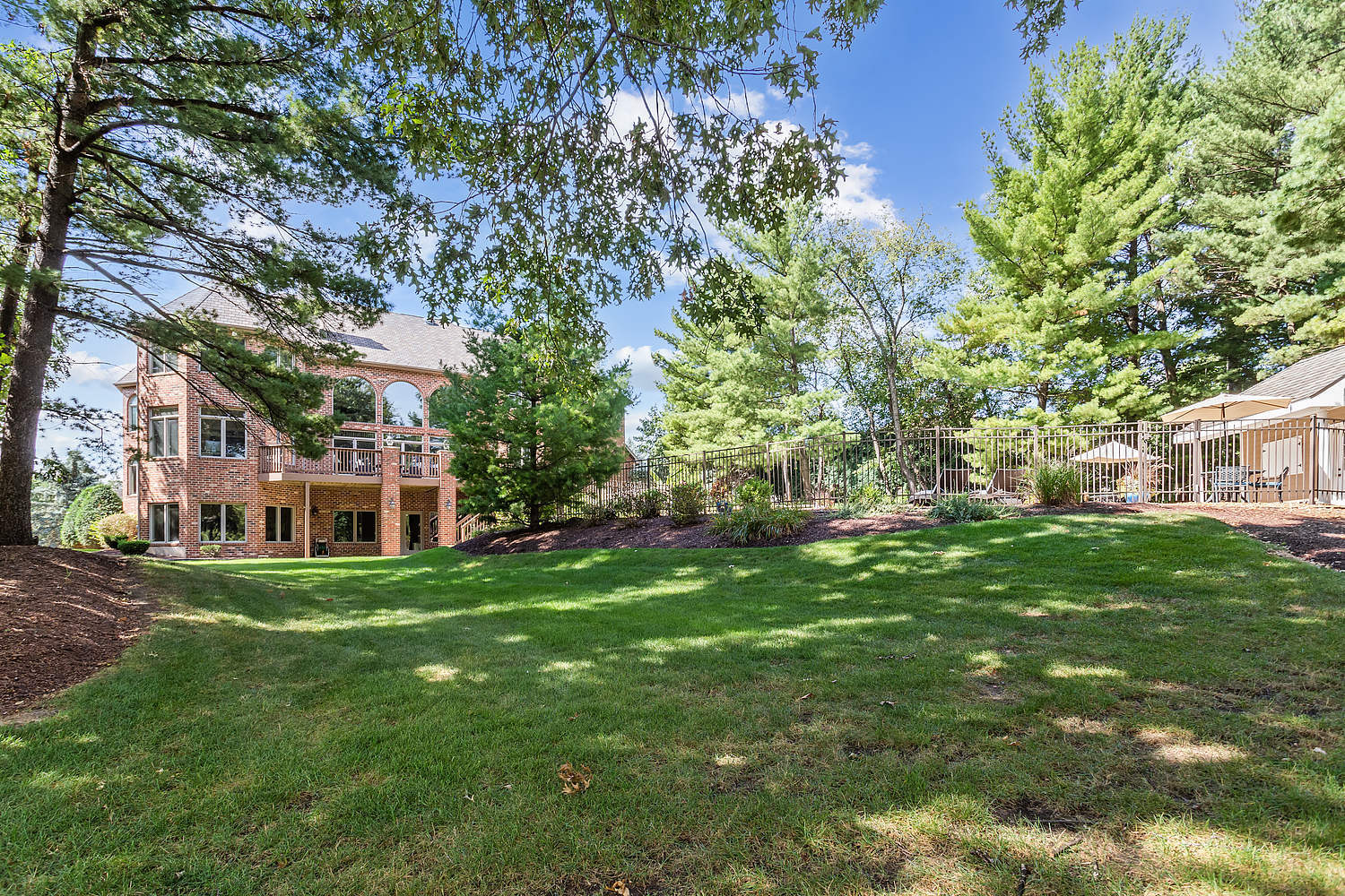 main property photo 28