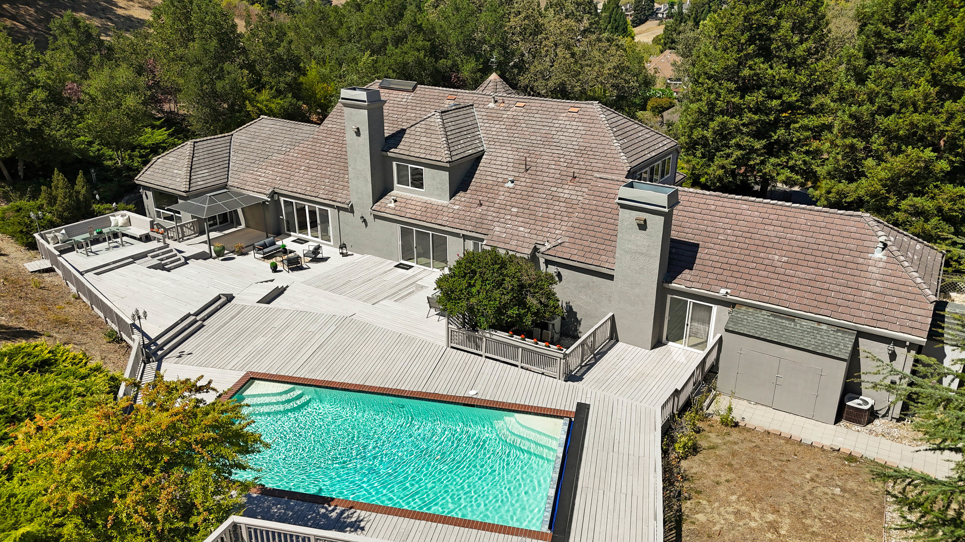 main property photo 37