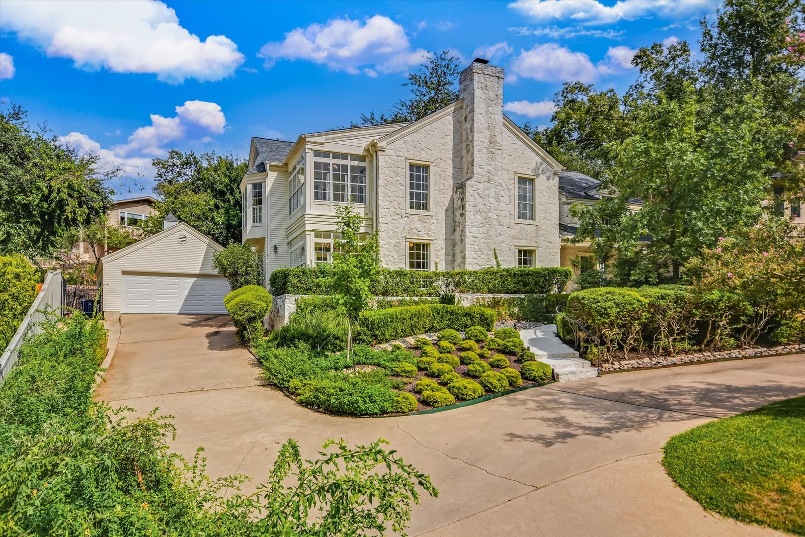 main property photo 0