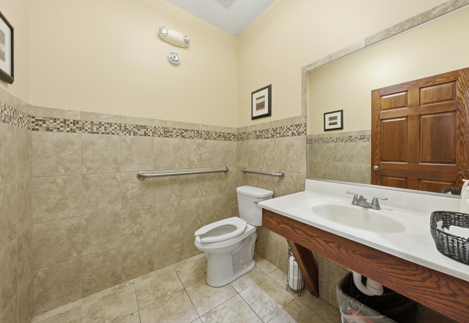 main property photo 13
