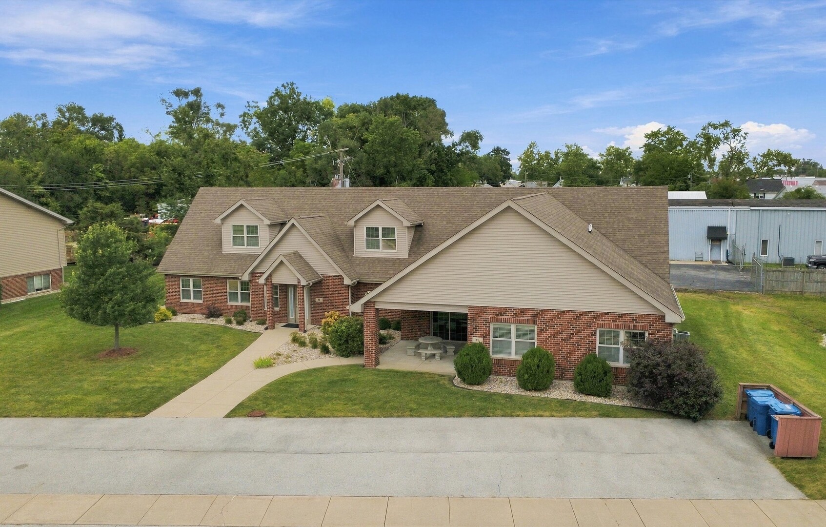 main property photo 23