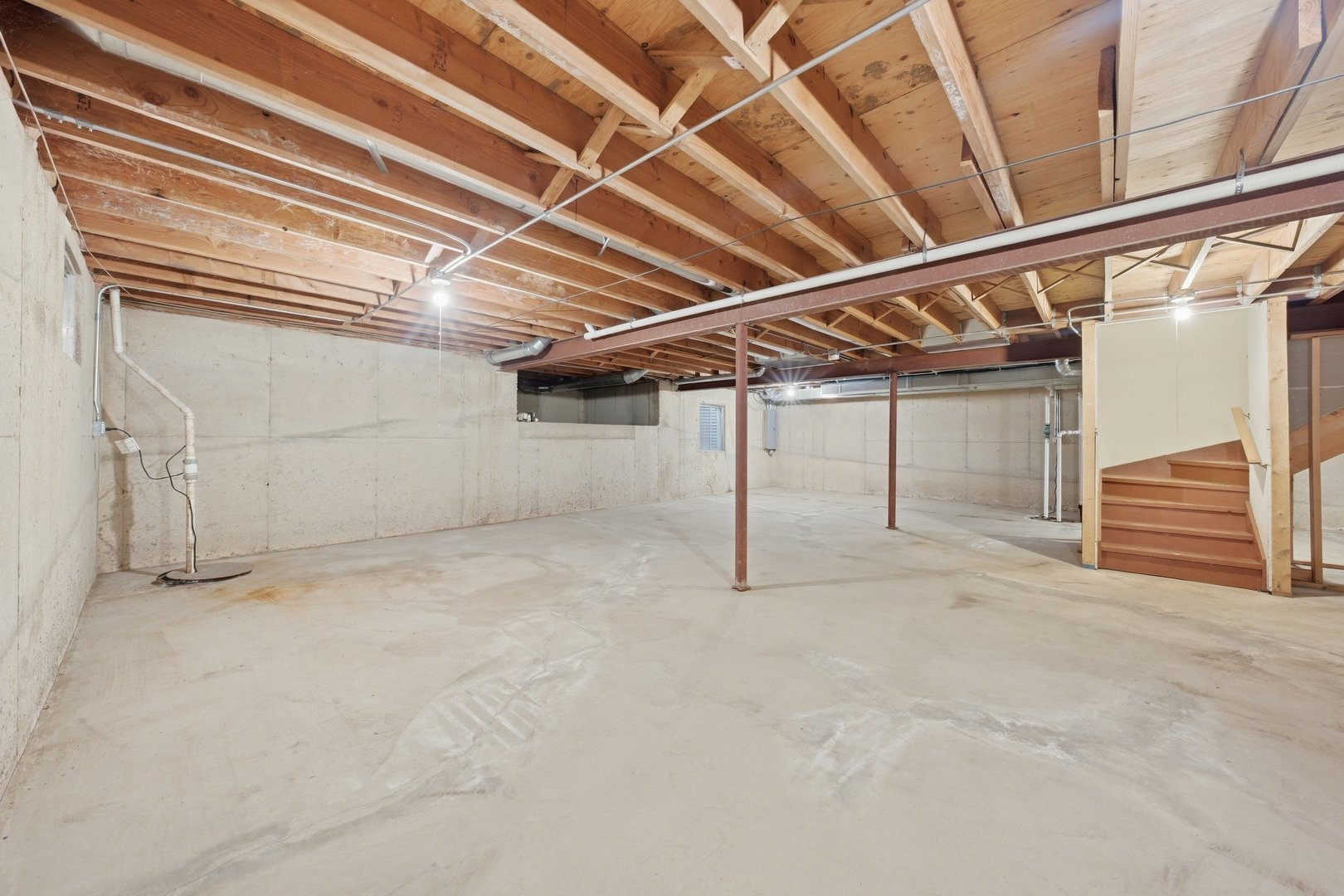 main property photo 28