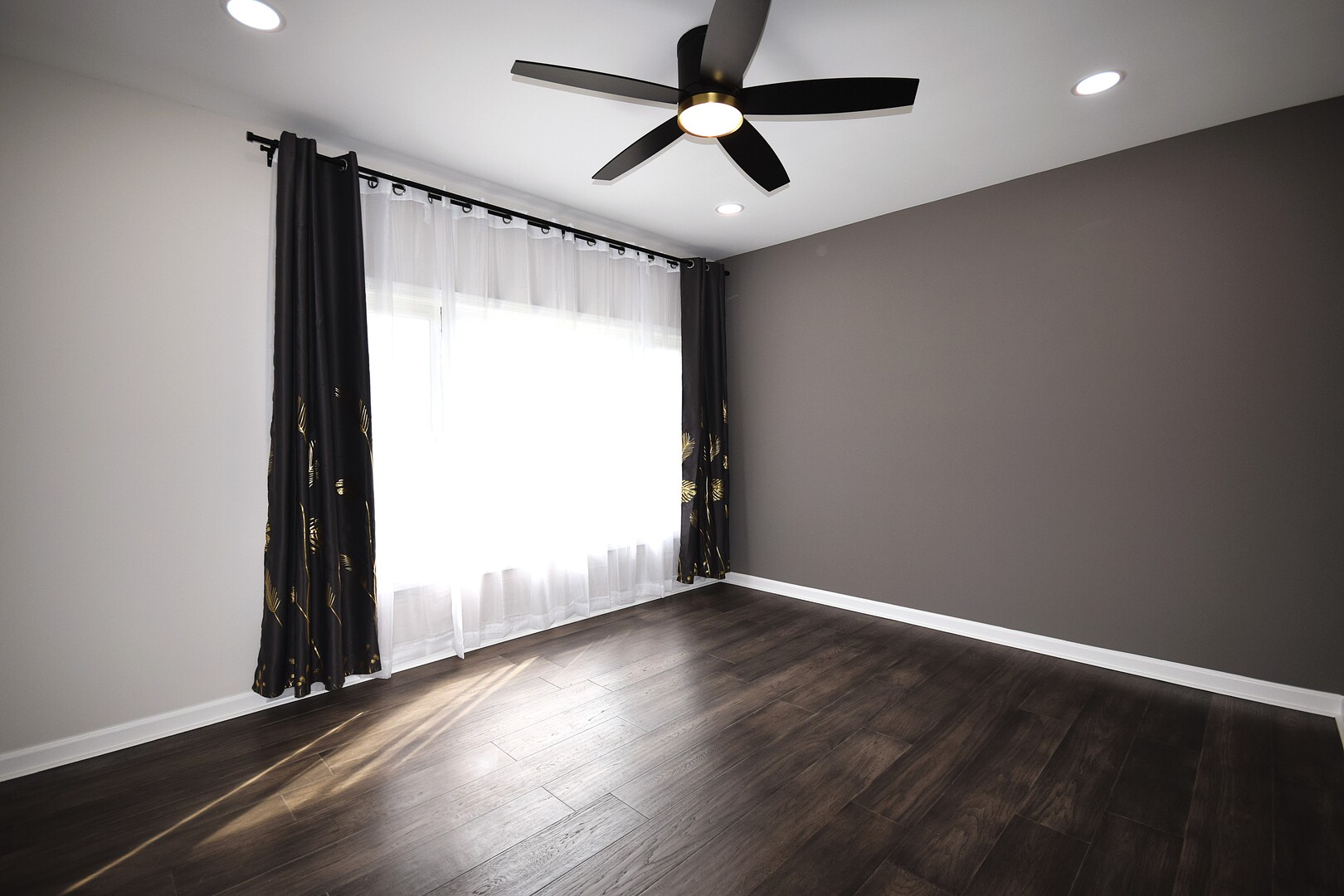 property viewer photo 7