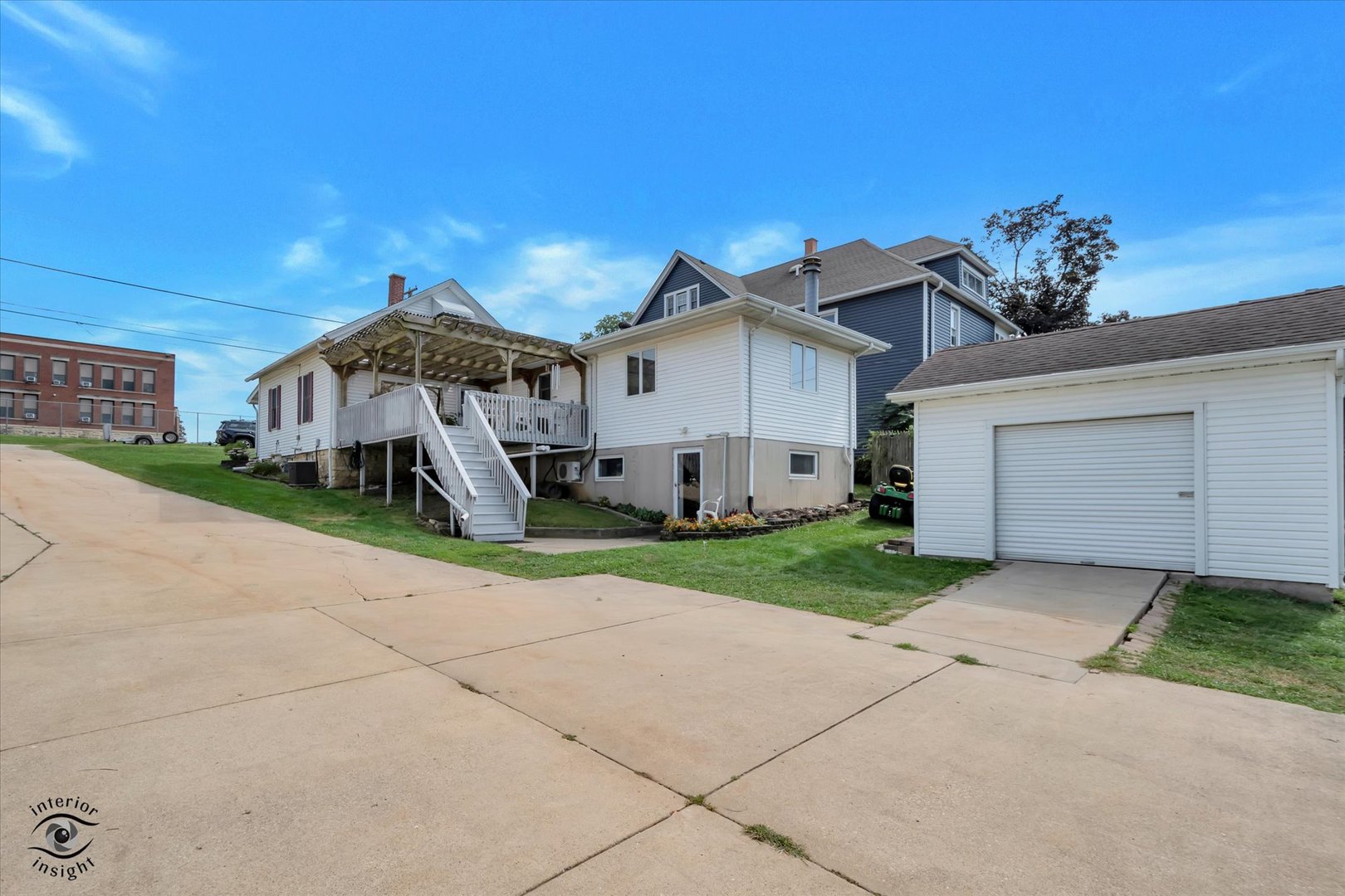 main property photo 33