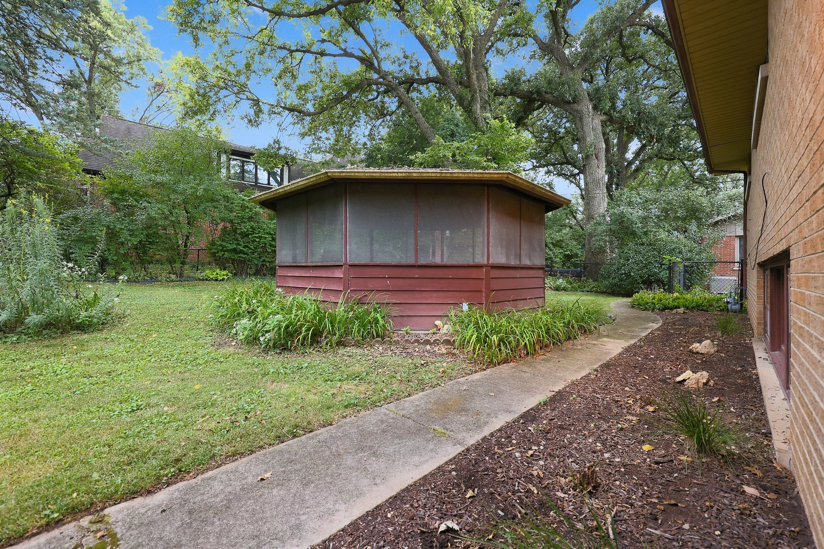 main property photo 40