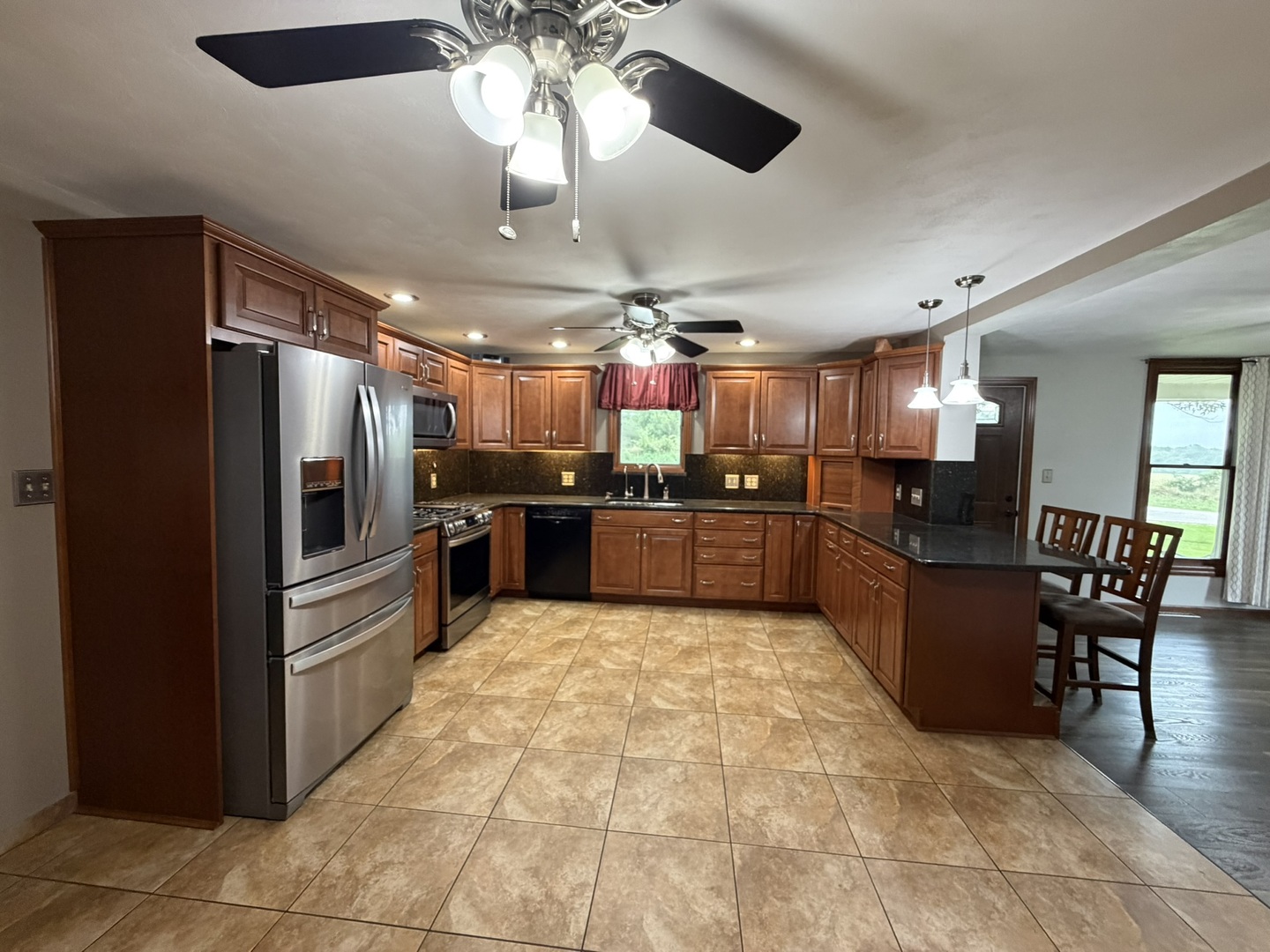 main property photo 13