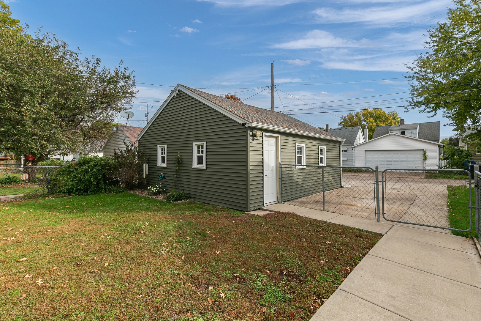 main property photo 30