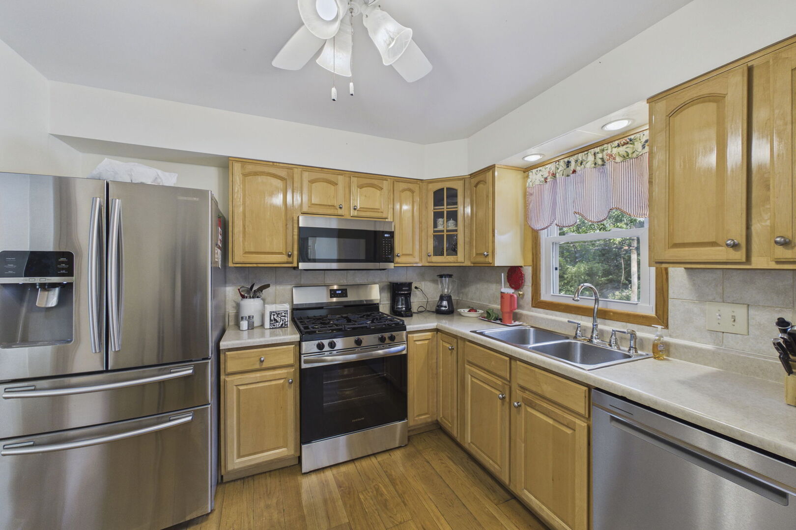 main property photo 6
