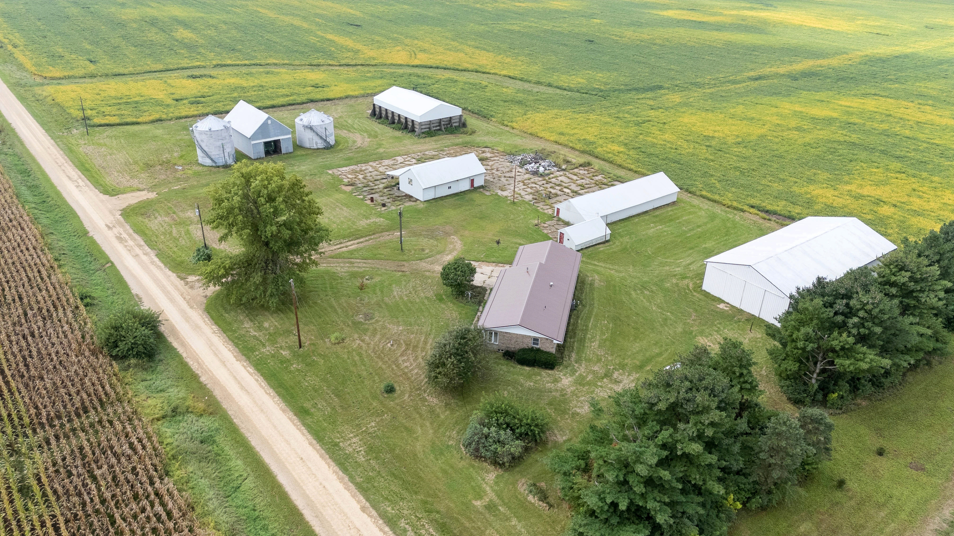 main property photo 28