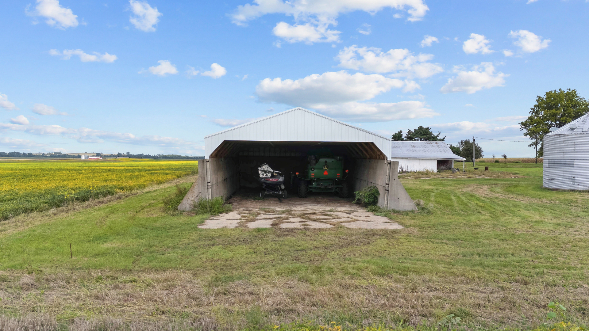 main property photo 31