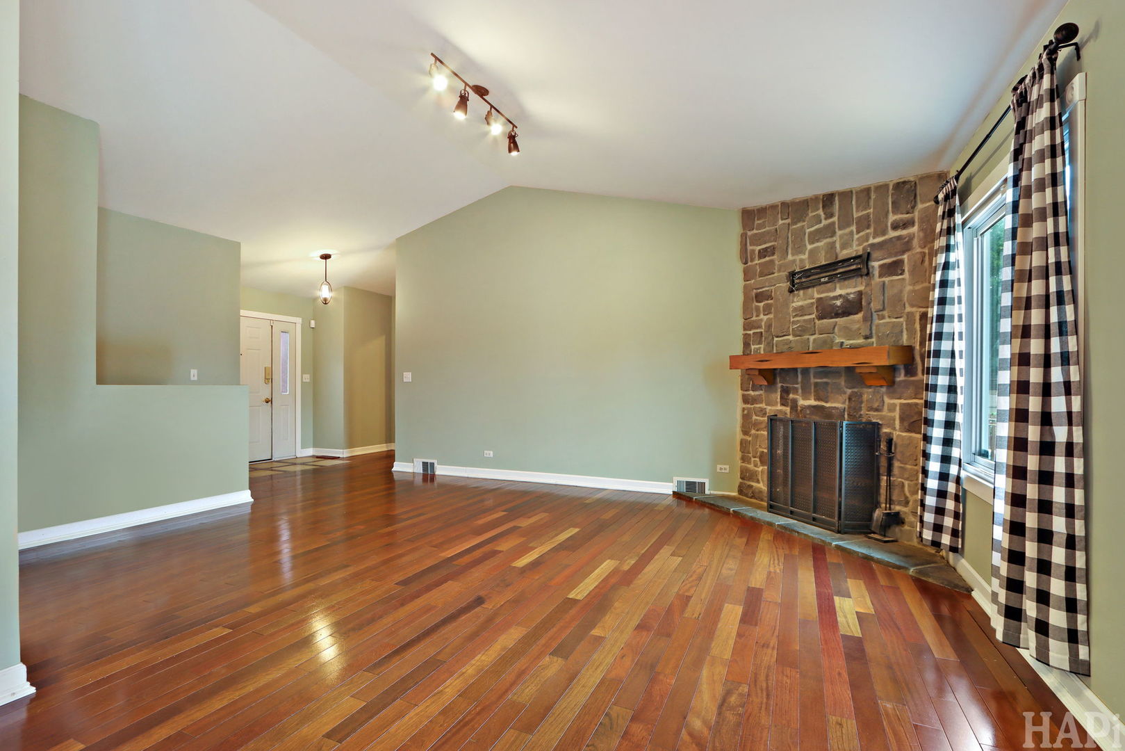 main property photo 6