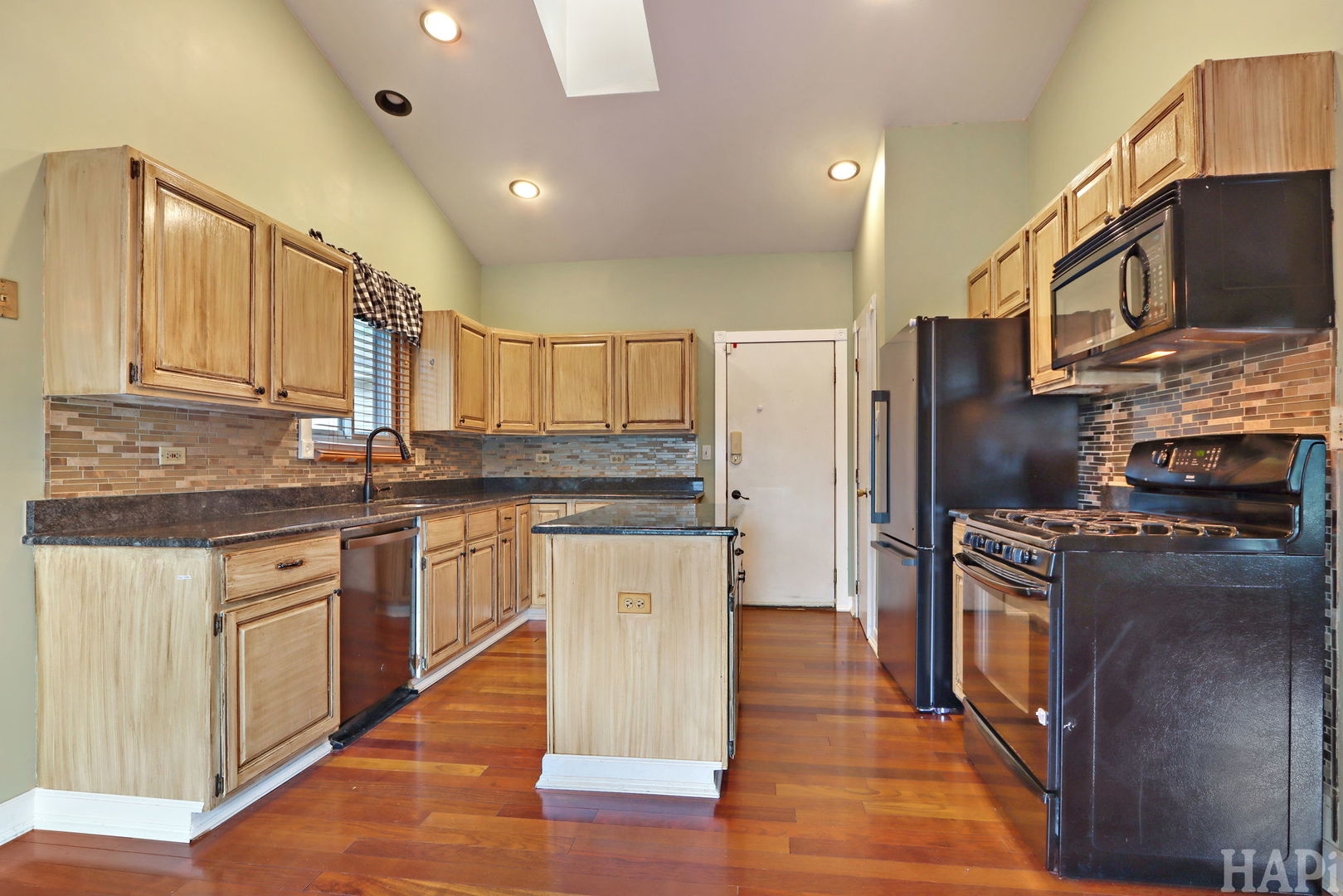 main property photo 8