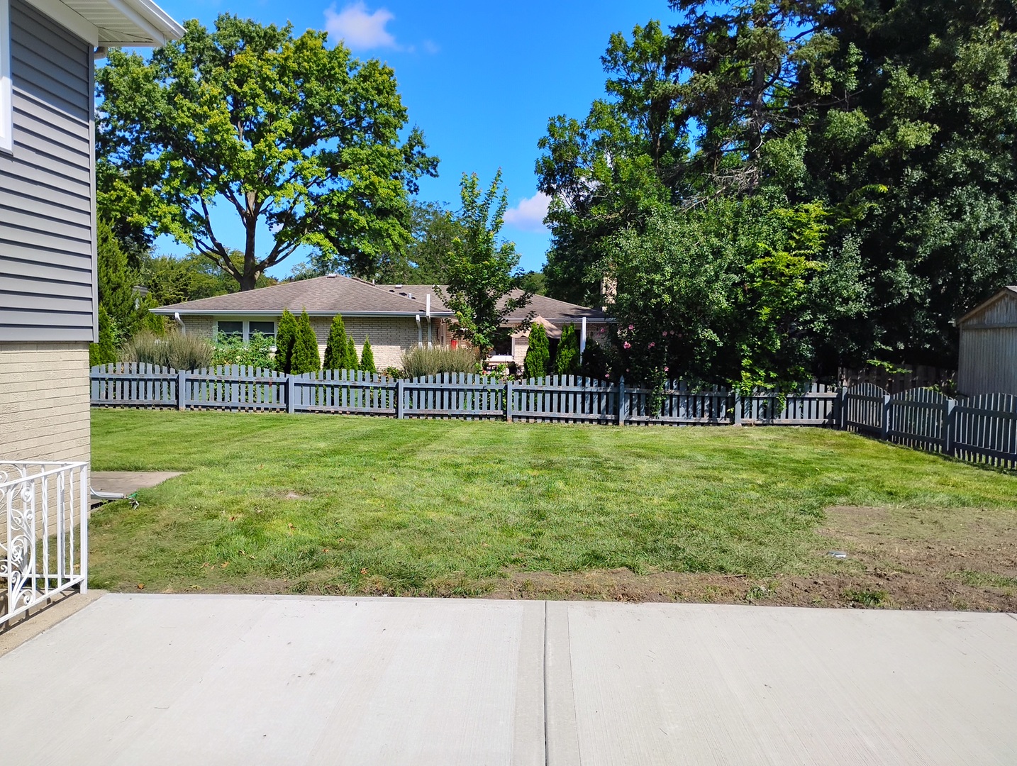 main property photo 28