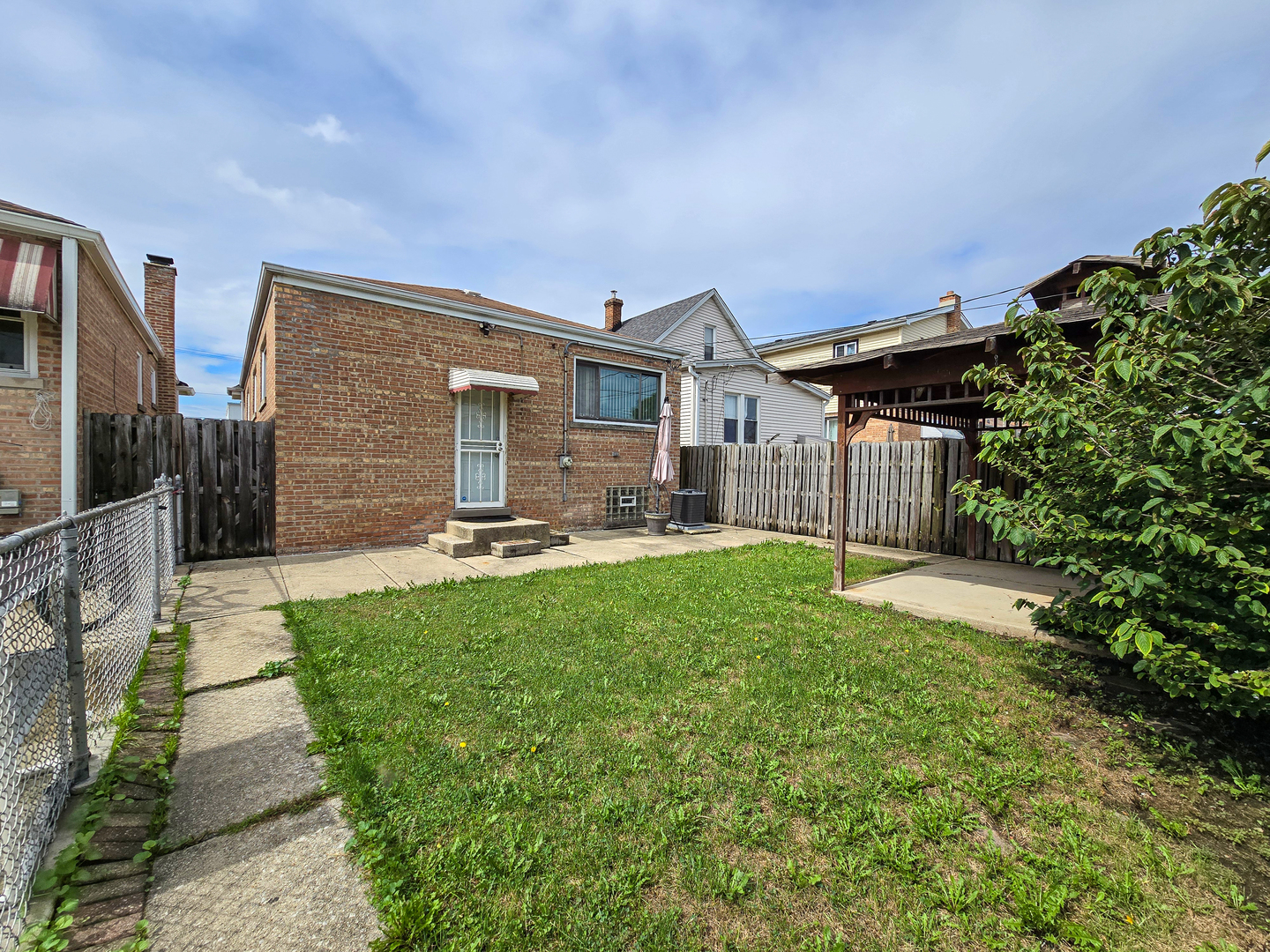 main property photo 30