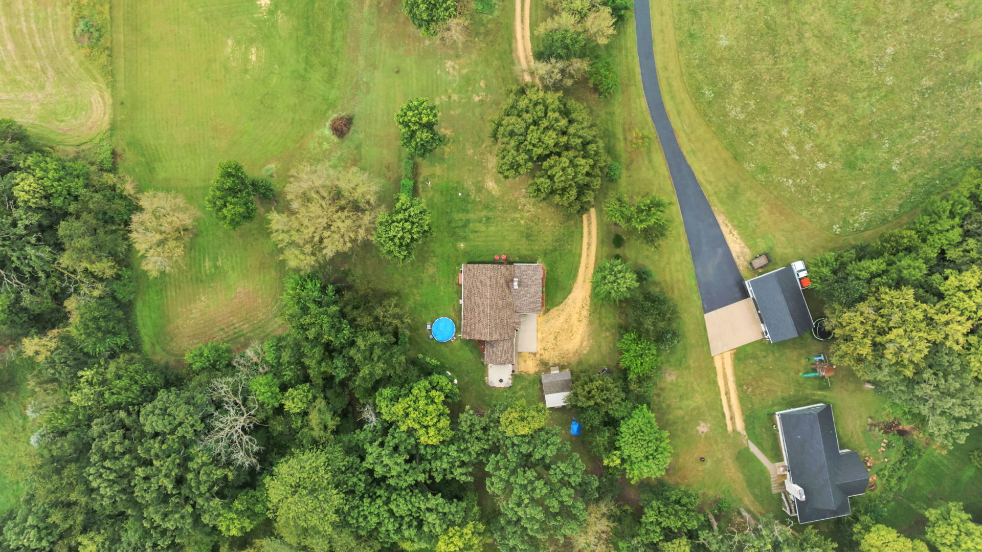 main property photo 4
