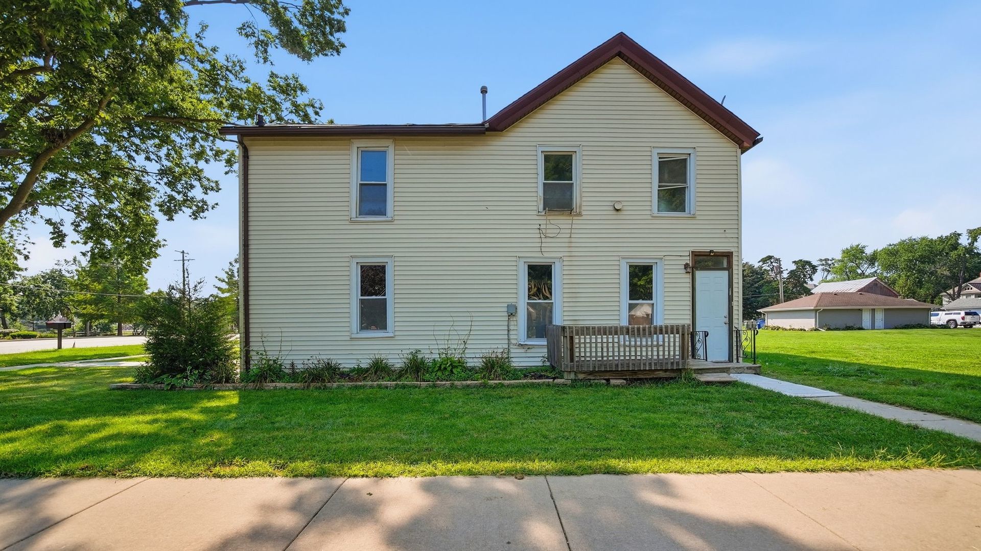 main property photo 14