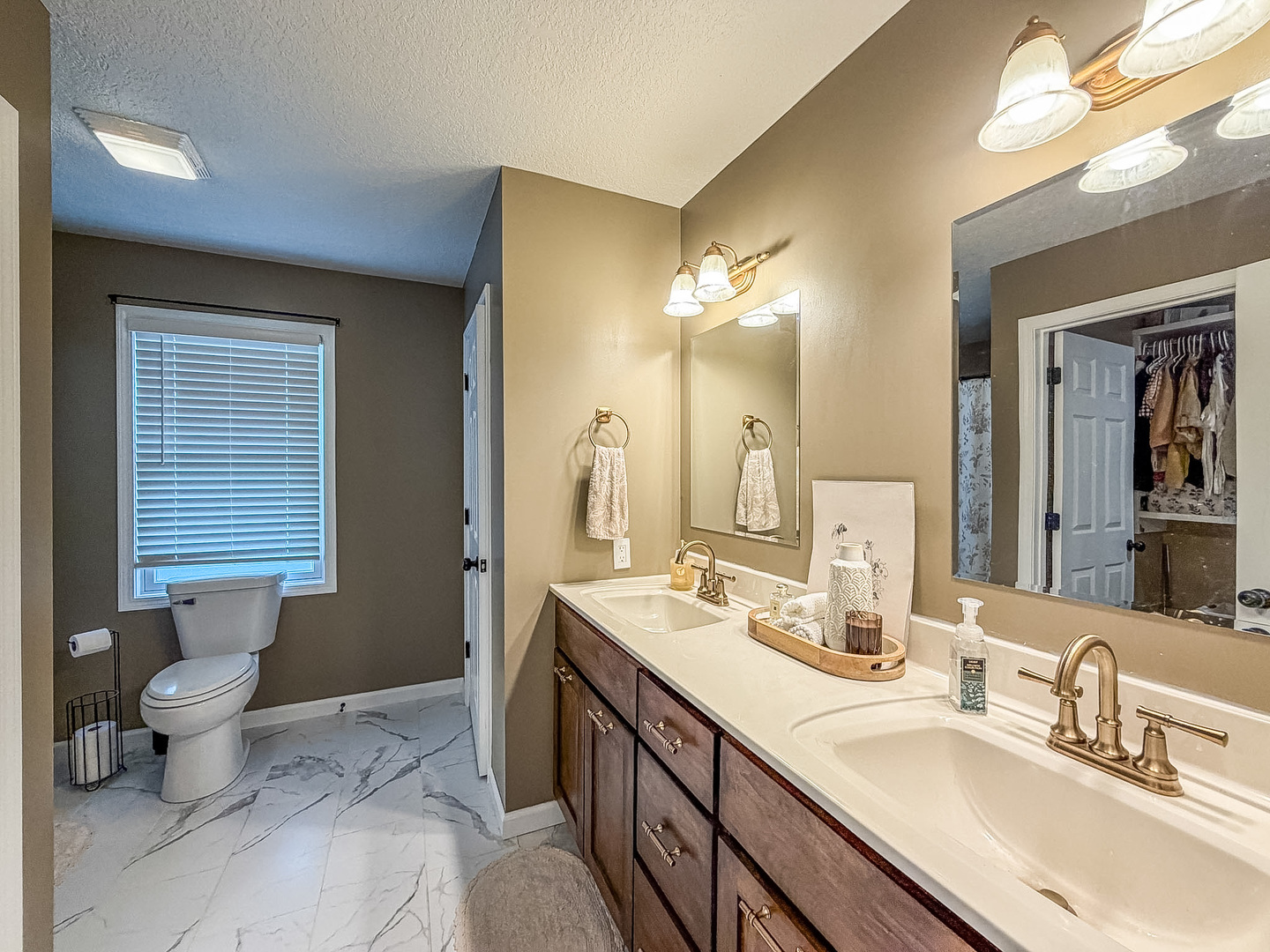 property viewer photo 35