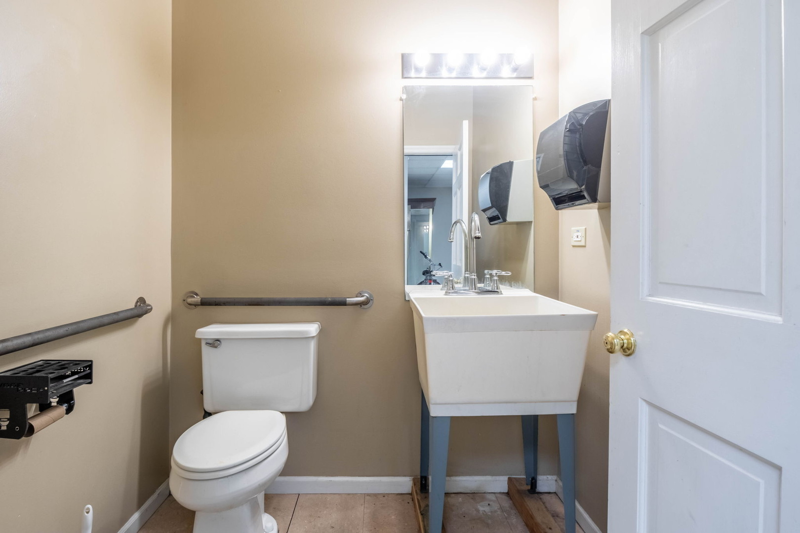 main property photo 12