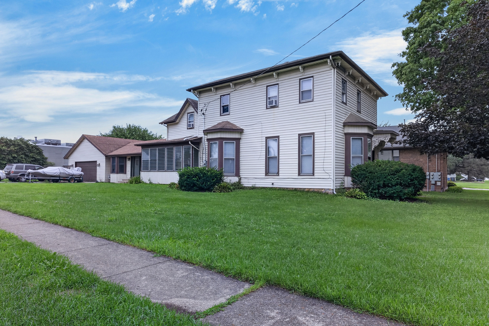 main property photo 9