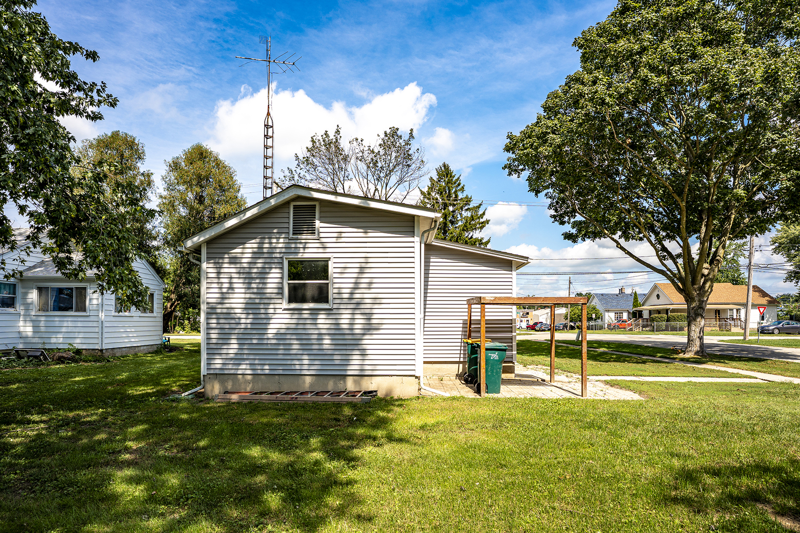 main property photo 14
